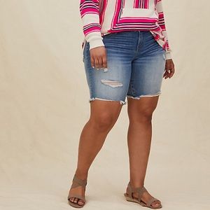 TORRID BERMUDA SHORTS – VINTAGE STRETCH SIZE 20